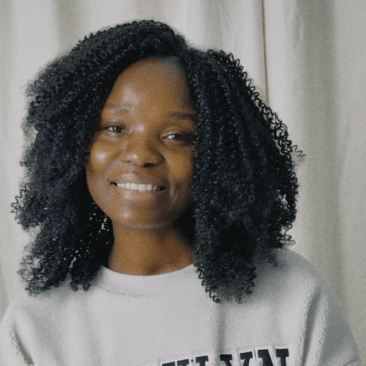 Portrait of Kynd hair braider Grace of @ulibia_beauty_empire from Berlin