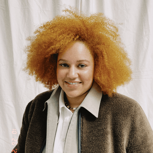 Portrait of Kynd hair braider Zeezee of @zeezeedoes