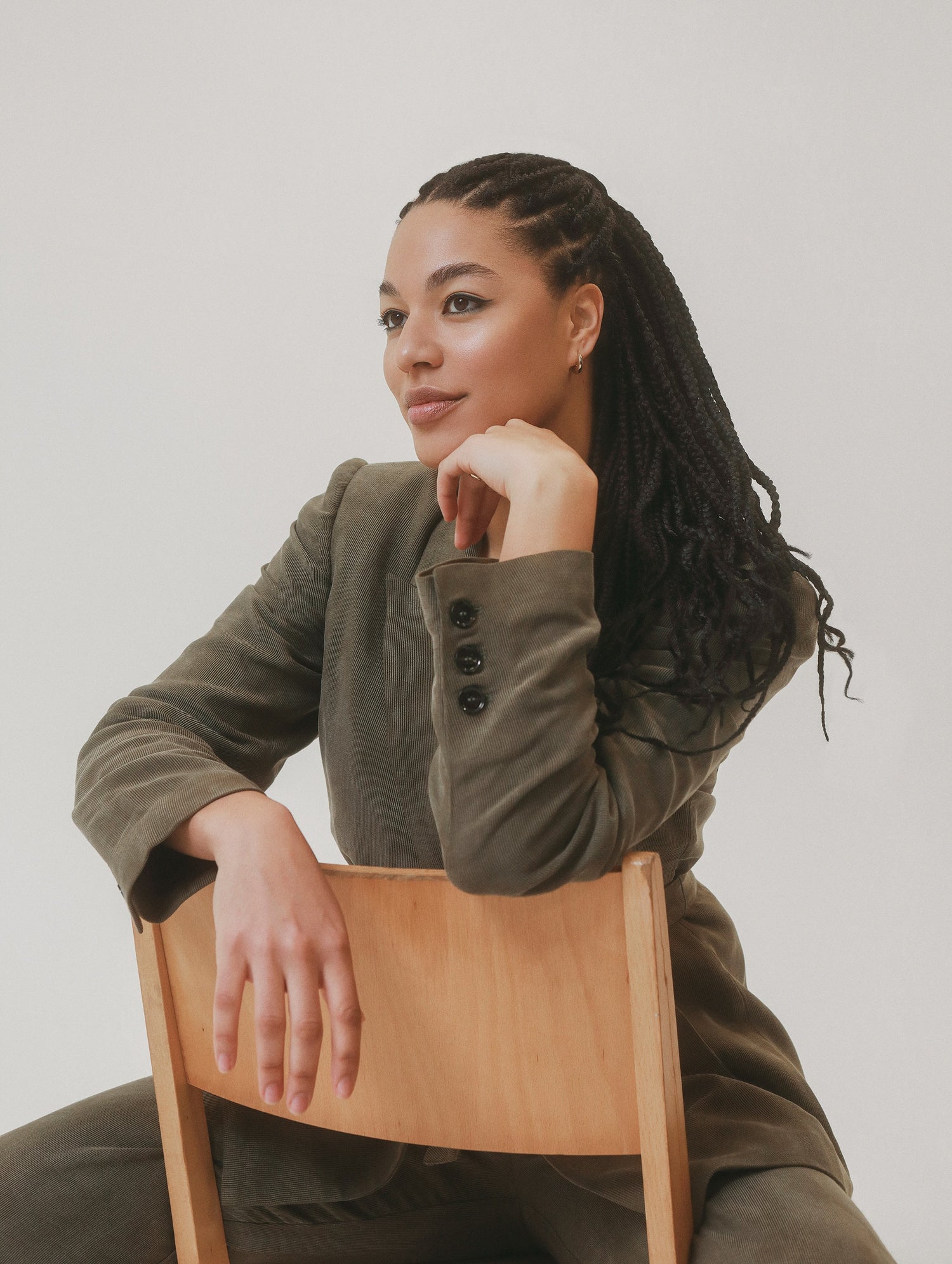 Portrait of founder and CEO Cosima Richardson wearing Kynd braiding hair